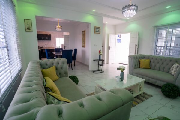 Clementine – Third Floor Apartment - Image 6
