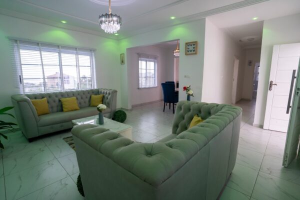 Clementine – Third Floor Apartment - Image 2