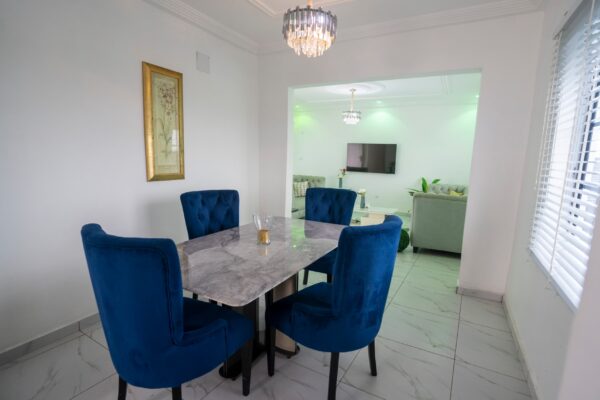 Clementine – Third Floor Apartment - Image 4