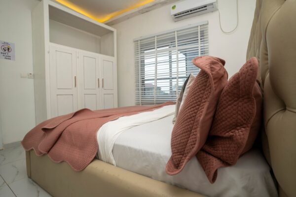 Clementine – Third Floor Apartment - Image 5