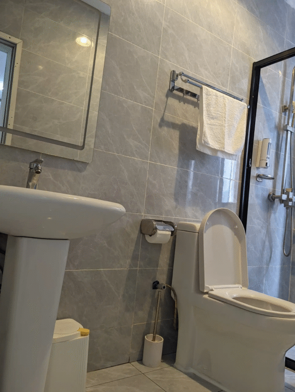Clementine – Third Floor Apartment - Image 8