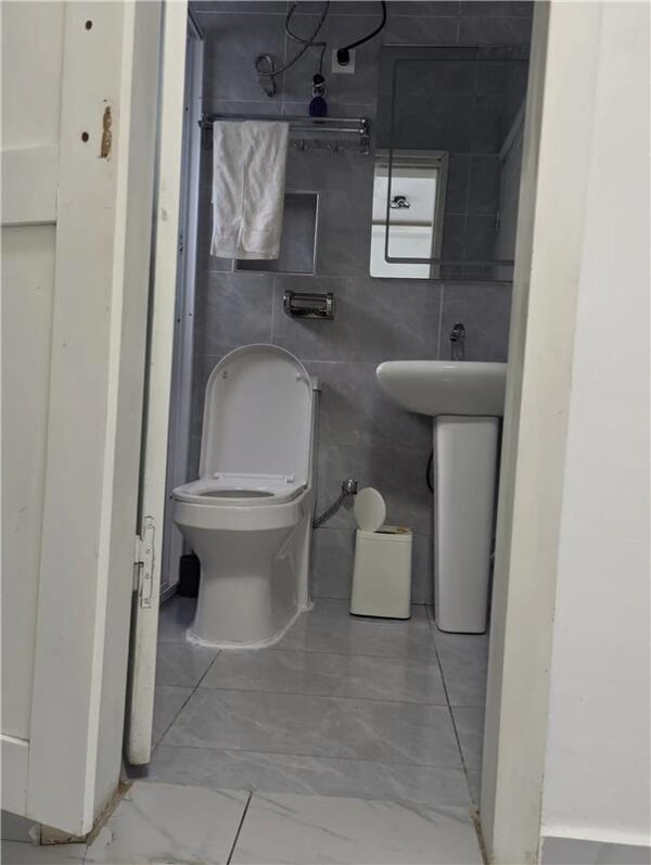 Clementine – Third Floor Apartment - Image 9