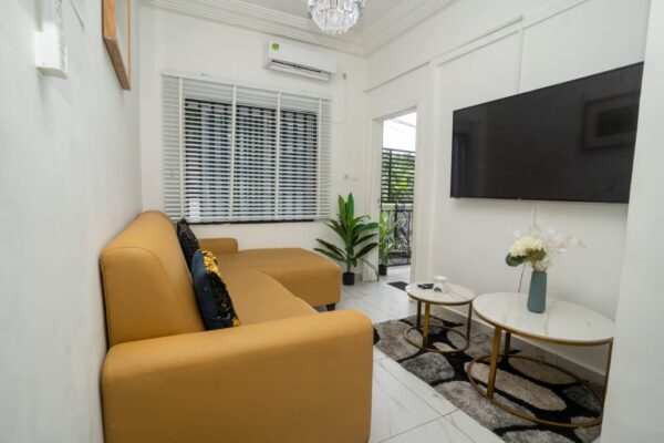 George – Ground Floor Studio - Image 2