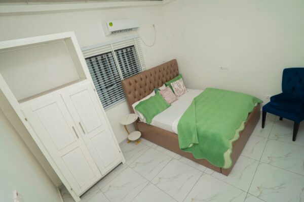 George – Ground Floor Studio - Image 3