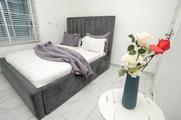 George – Ground Floor Studio - Image 4