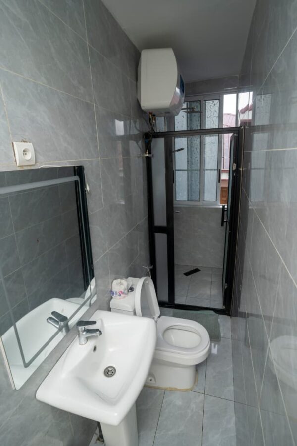 George – Ground Floor Studio - Image 5