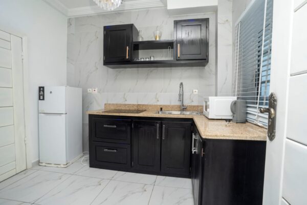 George – Ground Floor Studio - Image 6