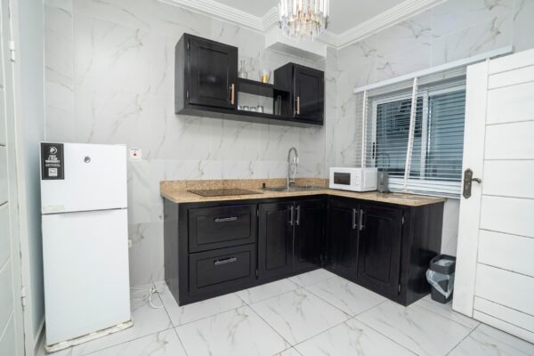 Maureen – Second Floor Apartment - Image 5
