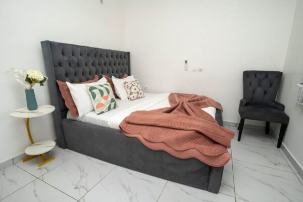 Mireille – Second Floor Studio - Image 5