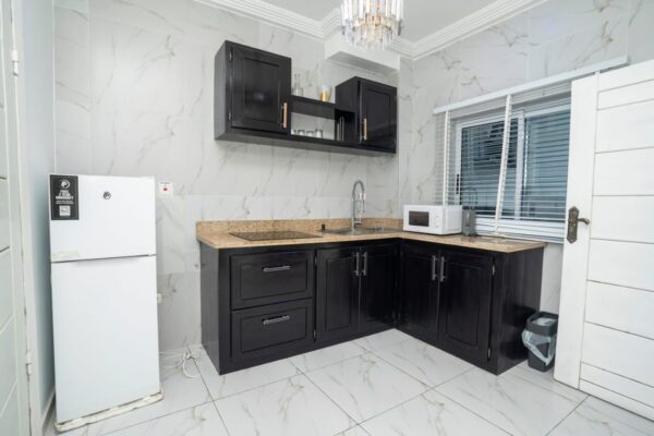Peter – Second Floor Apartment - Image 3