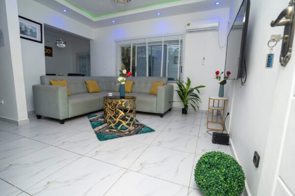 Peter – Second Floor Apartment - Image 4