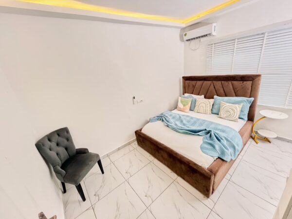Peter – Second Floor Apartment - Image 5