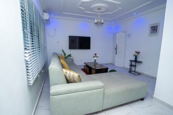 Thaddeus – Third Floor Apartment - Image 2