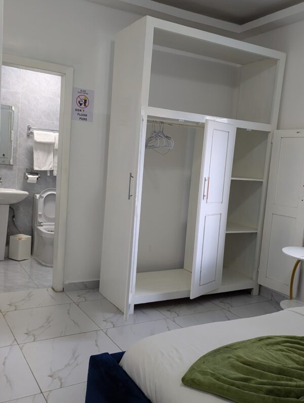 Maureen – Second Floor Apartment - Image 6