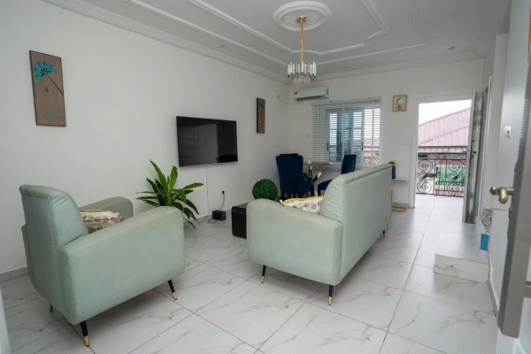 Stephen-Fourth floor/ roof top/ penthouse studio - Image 8