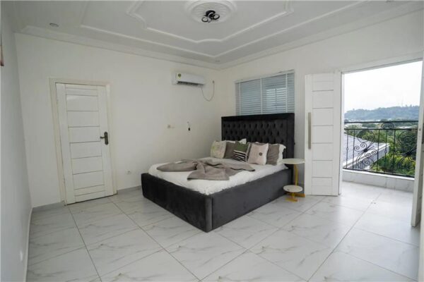 Stephen-Fourth floor/ roof top/ penthouse studio - Image 4
